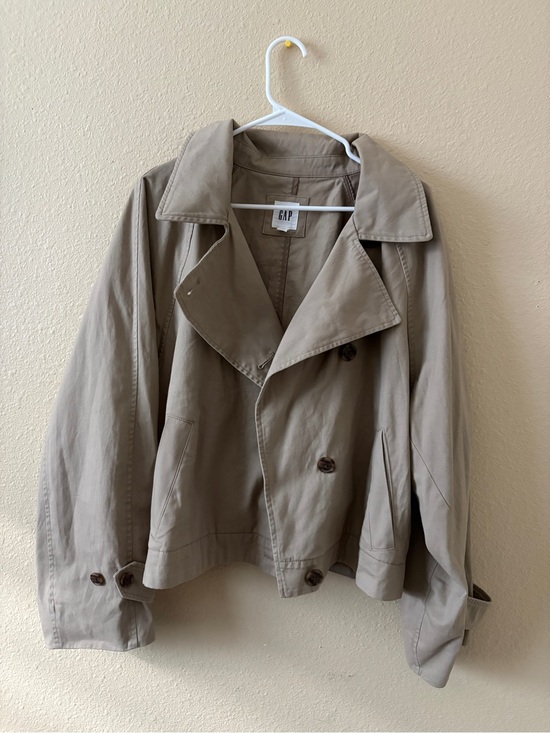 GAP Jackets & Blazers - GAP Women's Taupe Short Double-Breasted Trench Coat